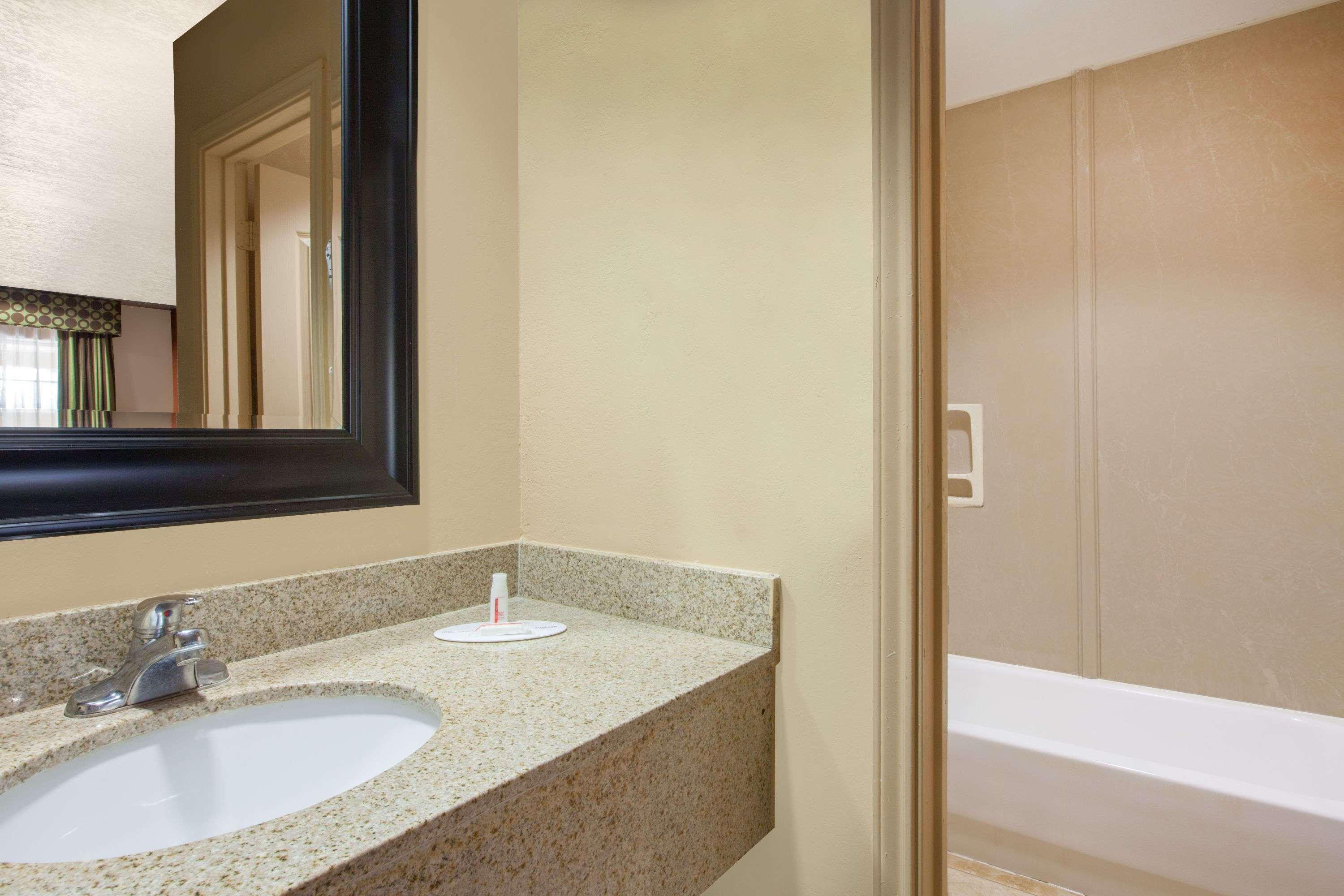 Days Inn By Wyndham Centerville מראה חיצוני תמונה